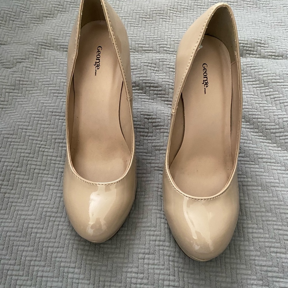 George women’s heels